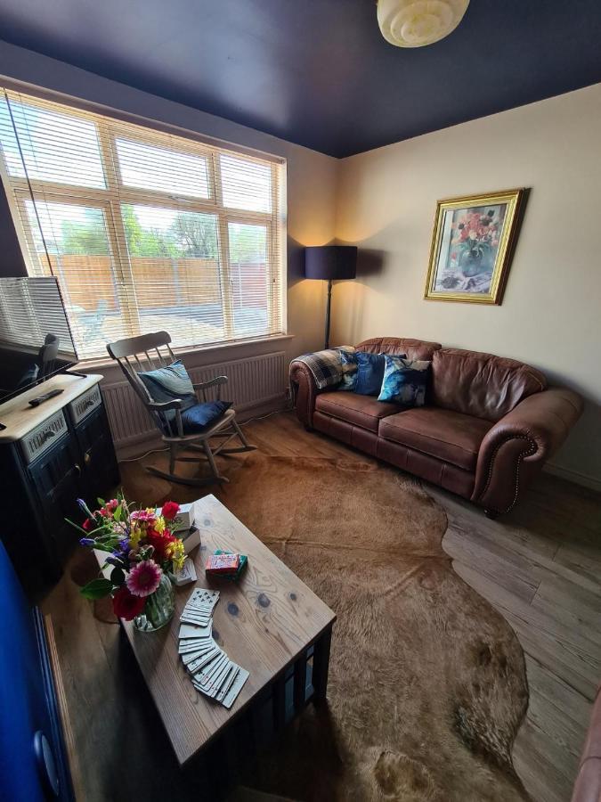 Rumer Hill House A Unique Boutique Styled Place To Stay In Cannock Close To A5 The Mcarthur Glen Outlet Great Wyrley ภายนอก รูปภาพ